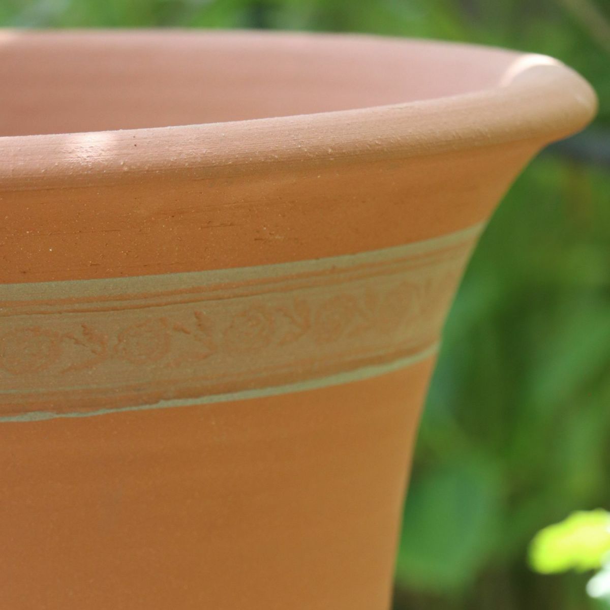 バラを育てるのにピッタリなウィッチフォードの植木鉢の写真