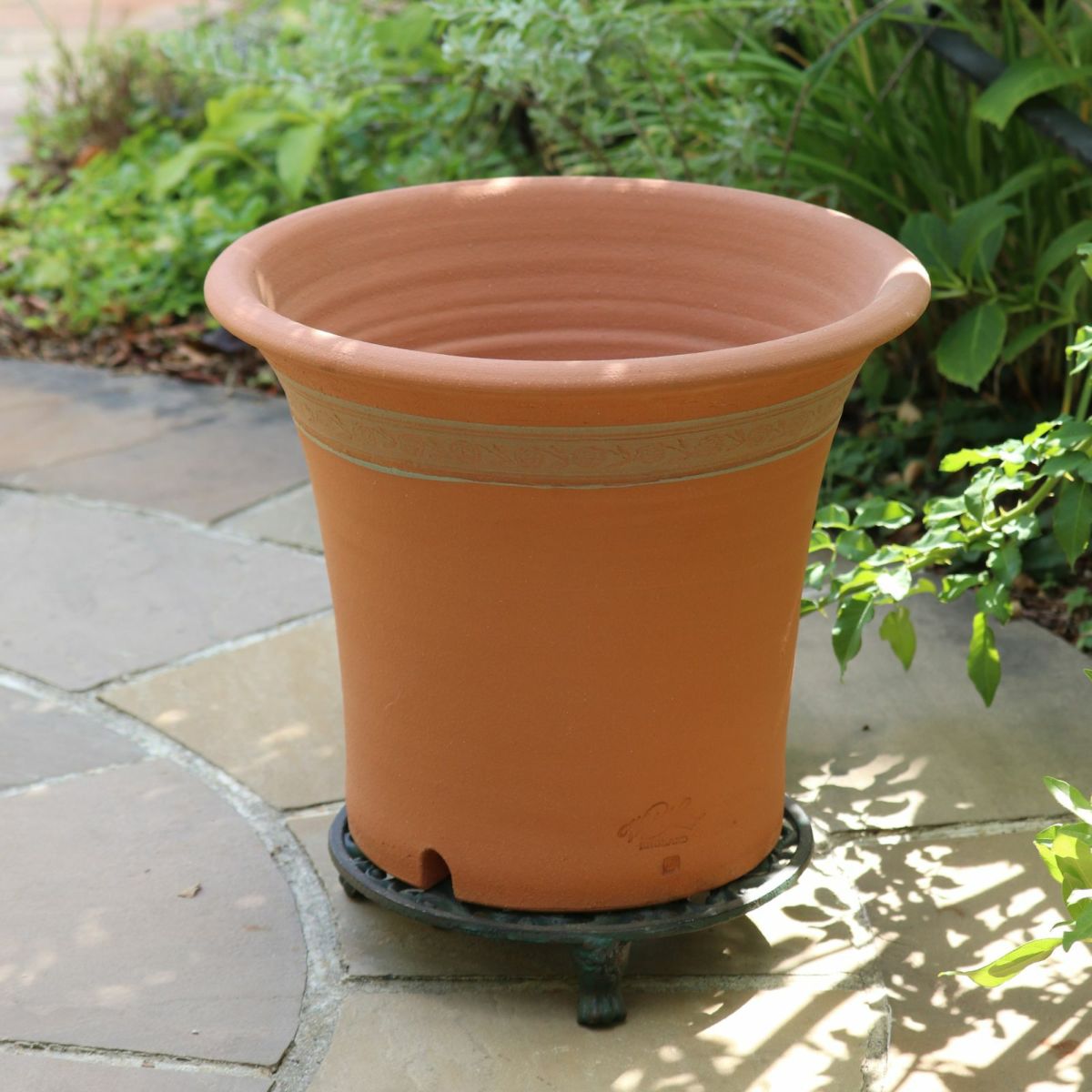 バラを育てるのにピッタリなウィッチフォードの植木鉢の写真