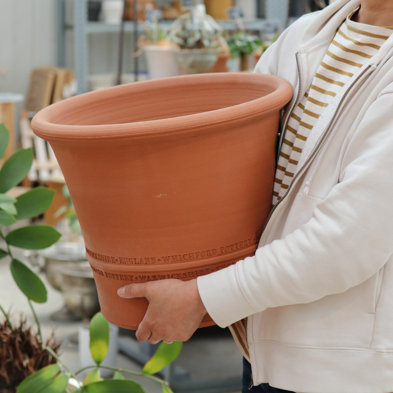 深さのあるウィッチフォードの植木鉢の写真