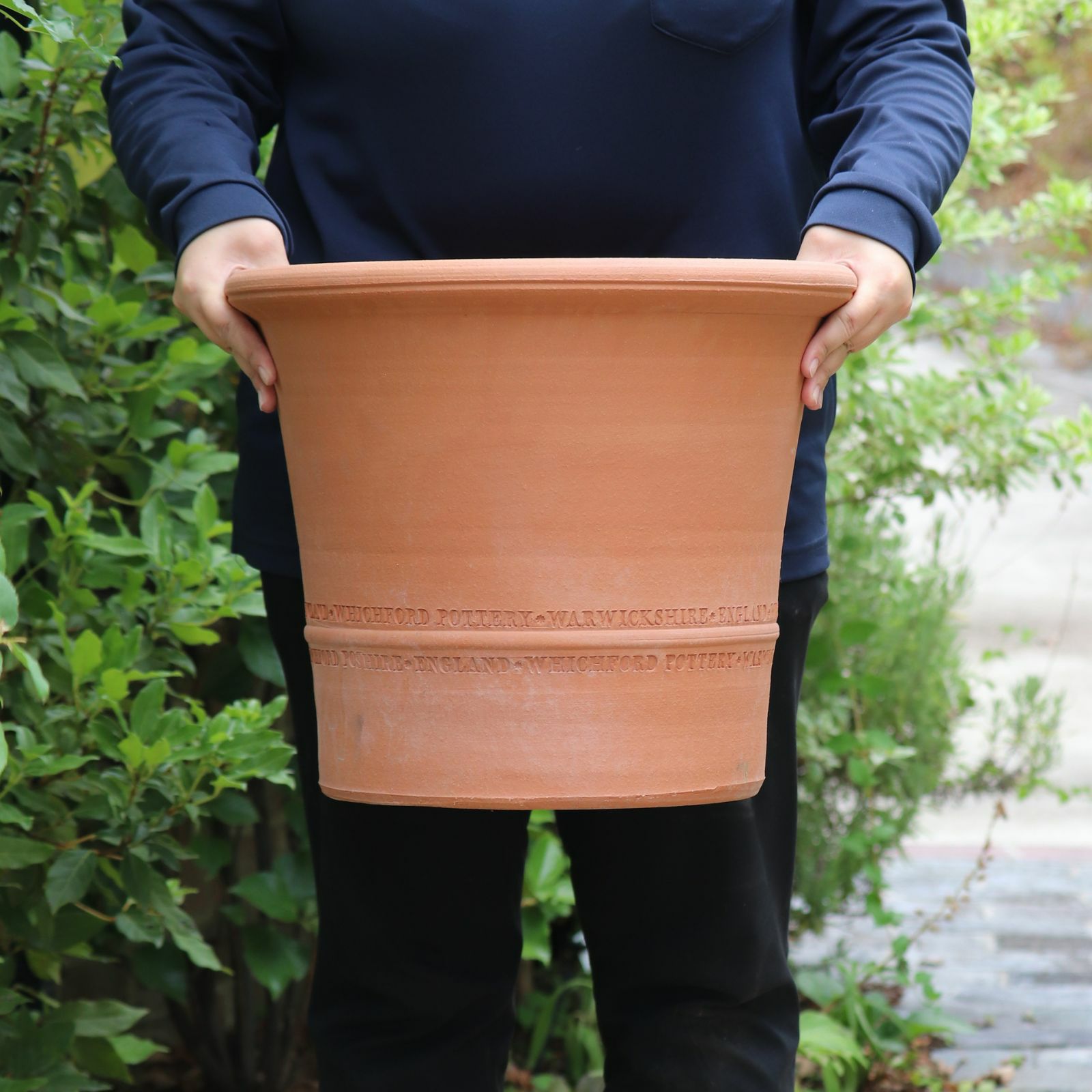 深さのあるウィッチフォードの植木鉢の写真