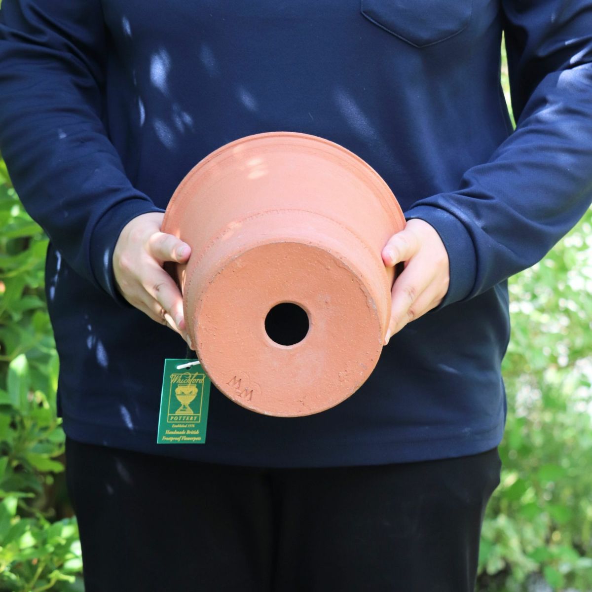 深さのあるウィッチフォードの植木鉢の写真