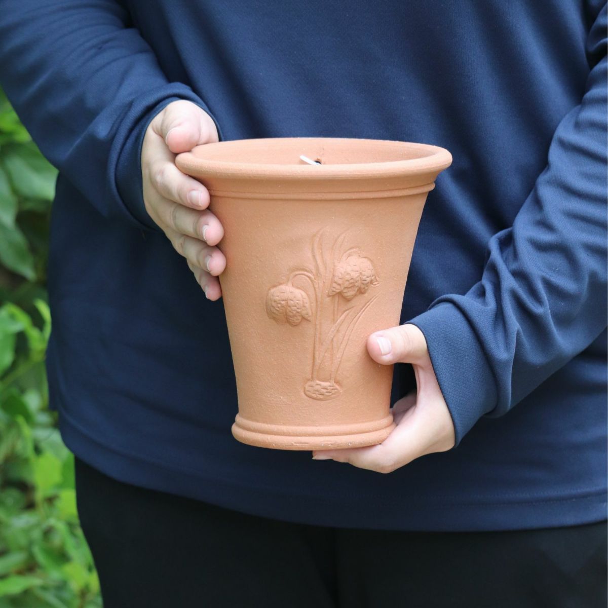 ウィッチフォードの植木鉢を持っている人の写真