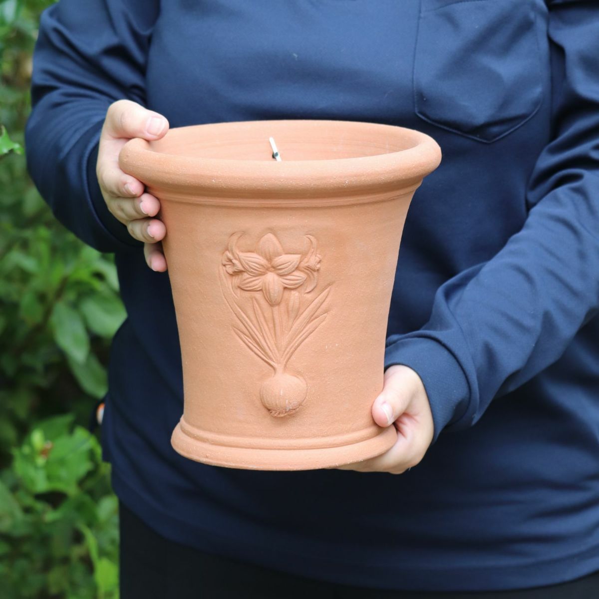 ウィッチフォードの植木鉢を持っている人の写真