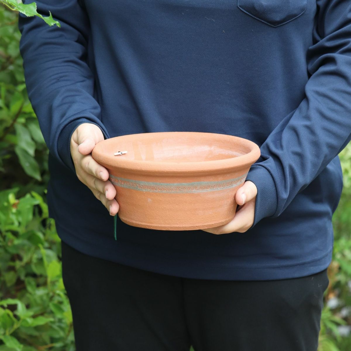 ウィッチフォードSeedPotの植木鉢を持っている人の写真