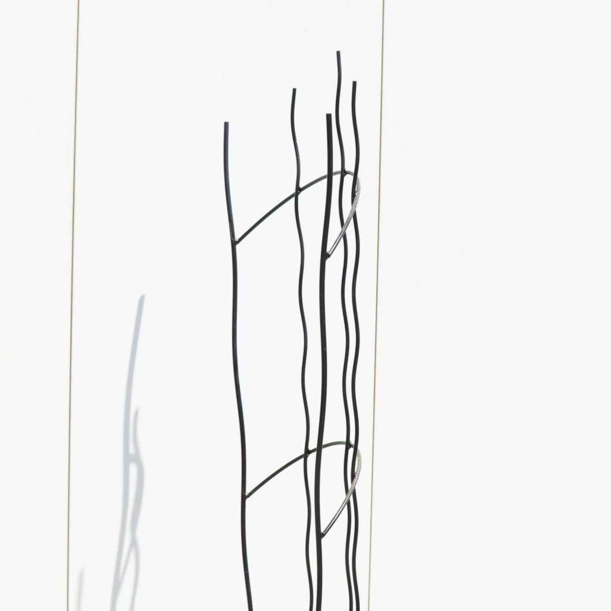 アーチ型のトレリスのアップ写真