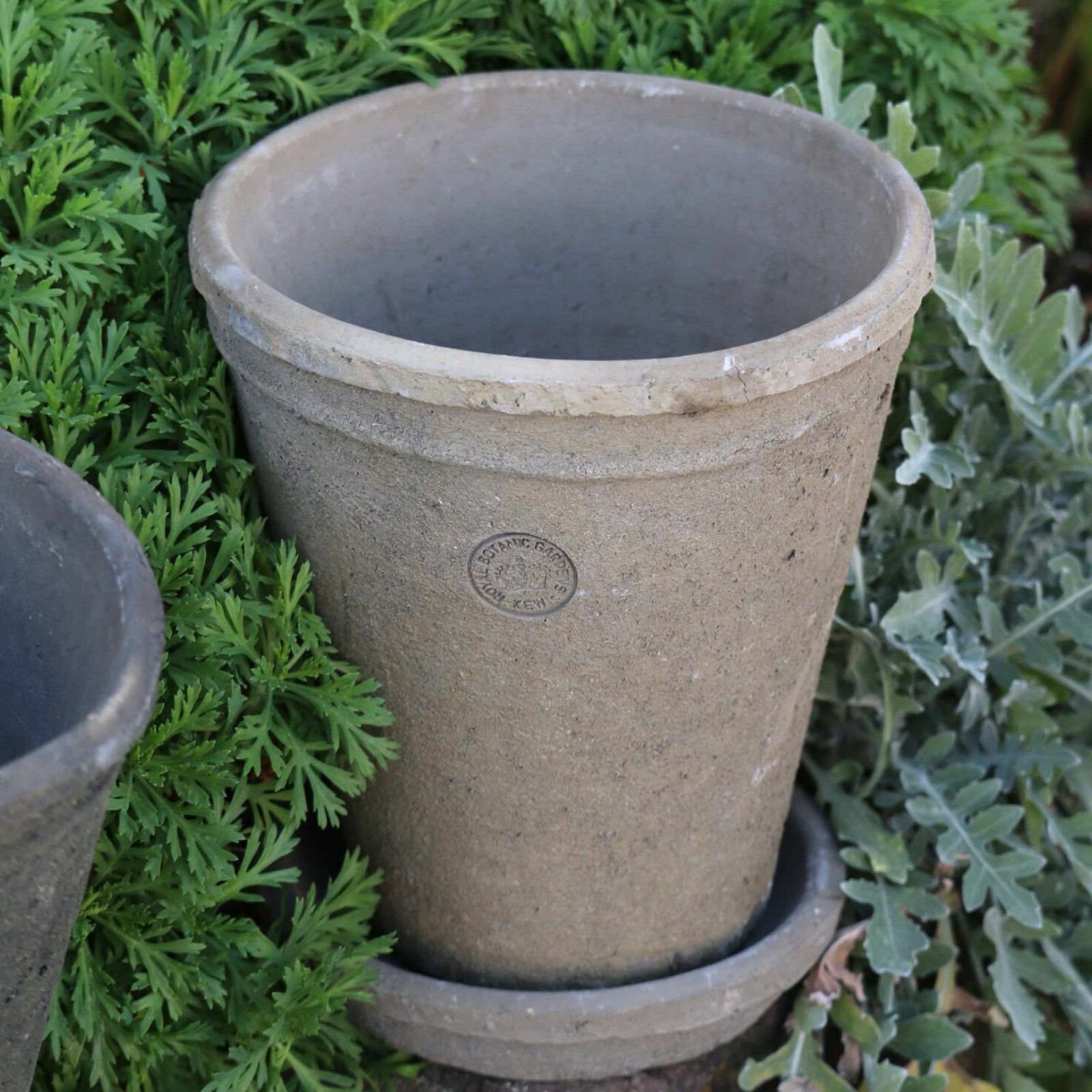 ランカトールキュー植木鉢/レッド グレー 鉢皿付き | バラと庭あそび